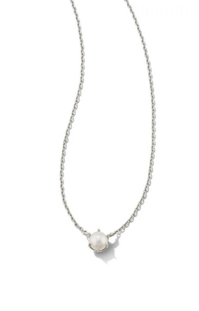 Ashton Pendant Necklace In White Pearl
