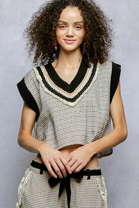 V-Neck Lace Trim Dot Print Cropped Top