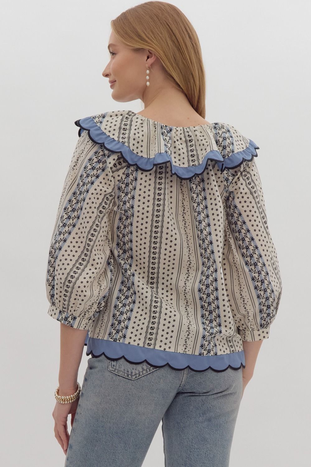 Jill's Floral Scallop Hem Top by Entro