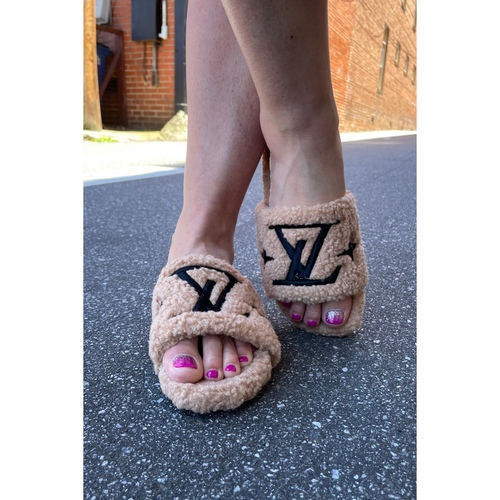 Dupe Retro Slippers *Final Sale*