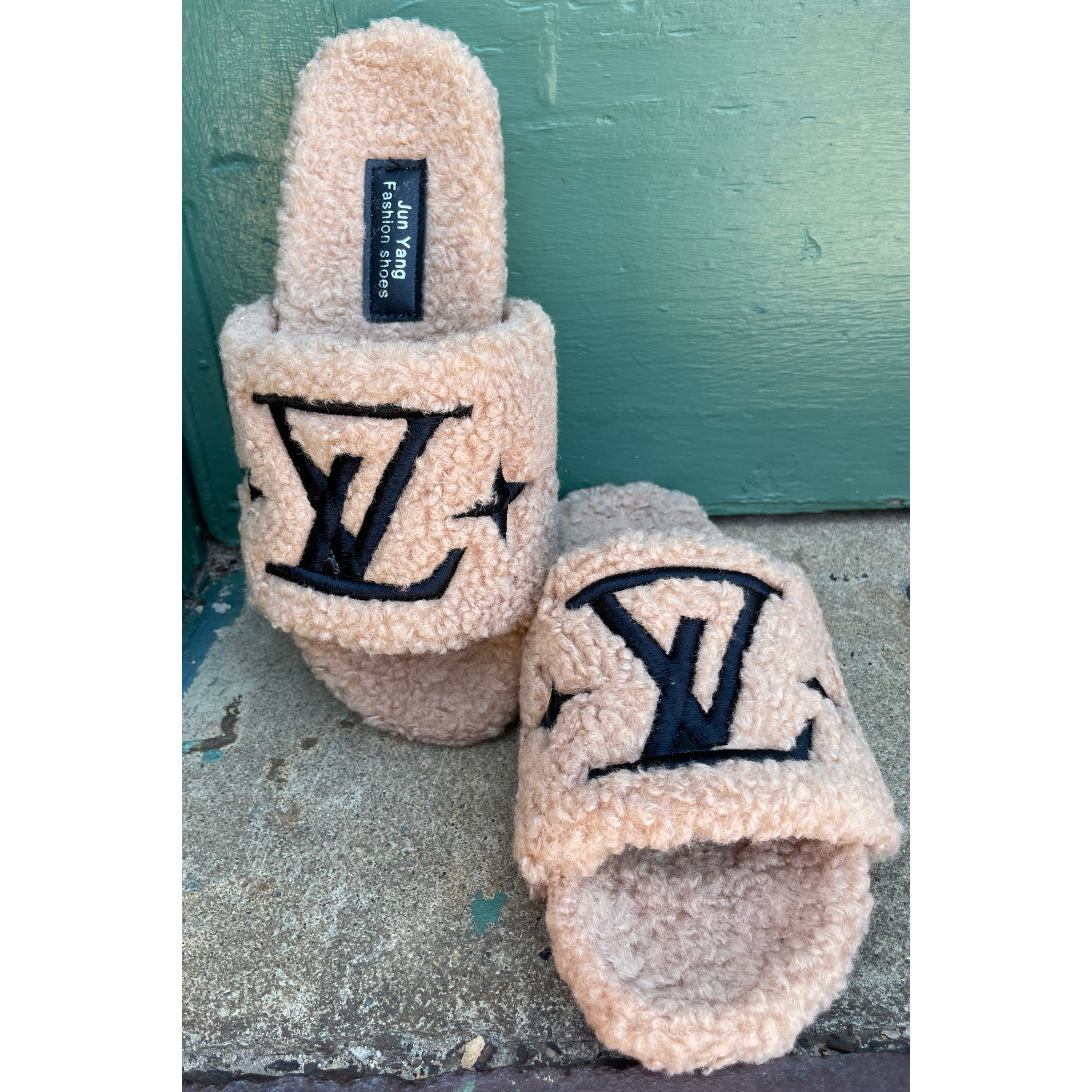 LV sherpa slippers 🤍 order now thru dm @ dupesbyadri